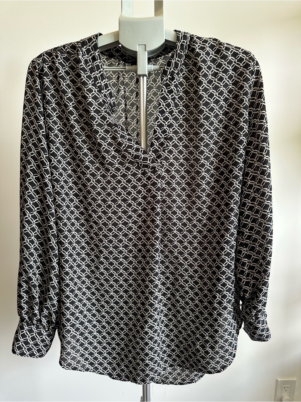 George Black & White Geometric V-Neck Long Sleeve Blouse